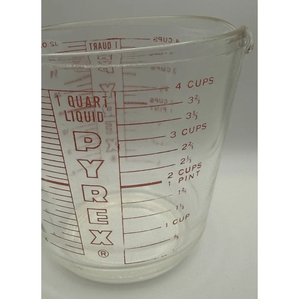 Vintage PYREX #532 1 Quart Measuring Cup Red Lettering Photographic Use D Handle